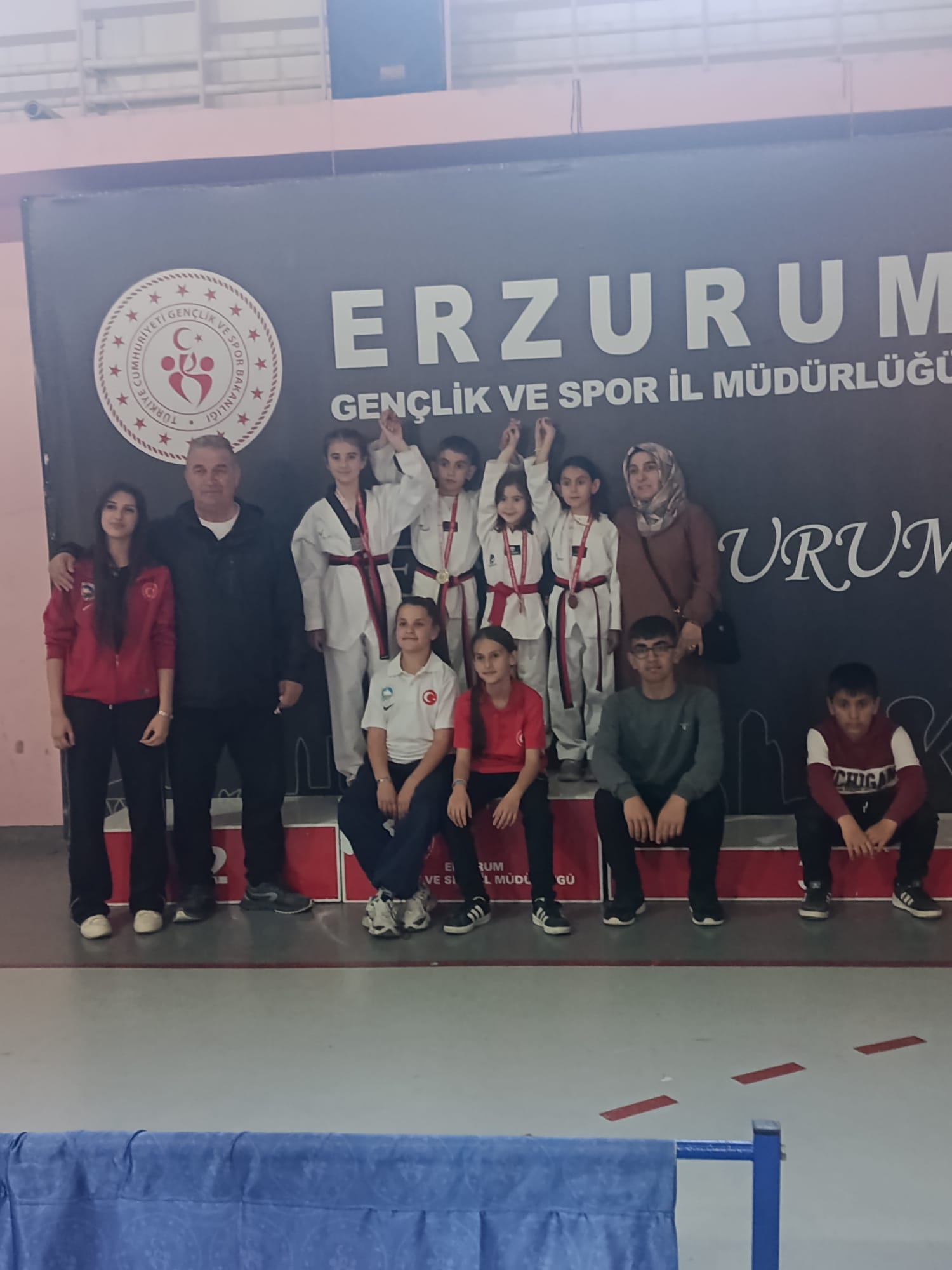 İspir Belediyesi Sporcularının Erzurum'daki Madalya Yağmuru